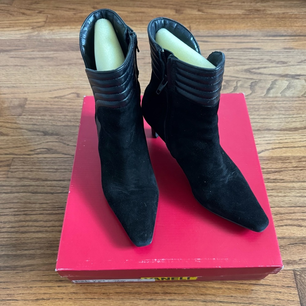 Vaneli Leoda Black Suede boots